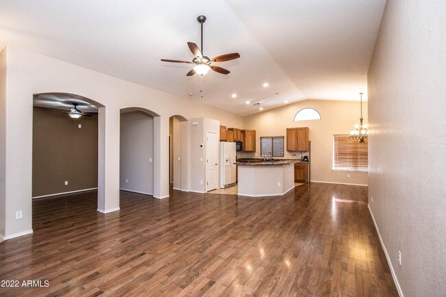 Building Photo - 44629 W Santa Fe St