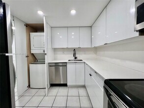 Building Photo - 805 SW 30th St