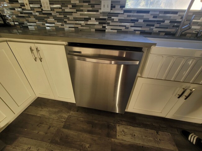 Foto del edificio - 3 Bedroom Single Family Home in Somerset