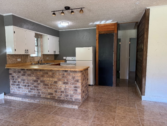 Building Photo - 10021 Northview Dr