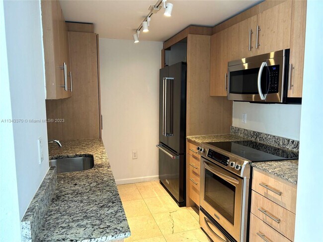 Building Photo - 10275 Collins Ave
