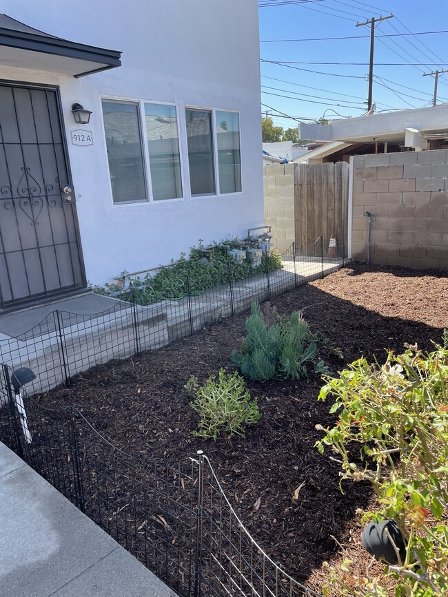 Enclosed Area - 912 N Screenland Dr