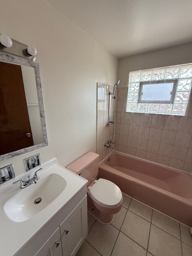 Foto del edificio - 3607 W 120th St