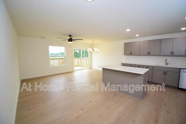 Foto del edificio - 2811 E 81st Pl