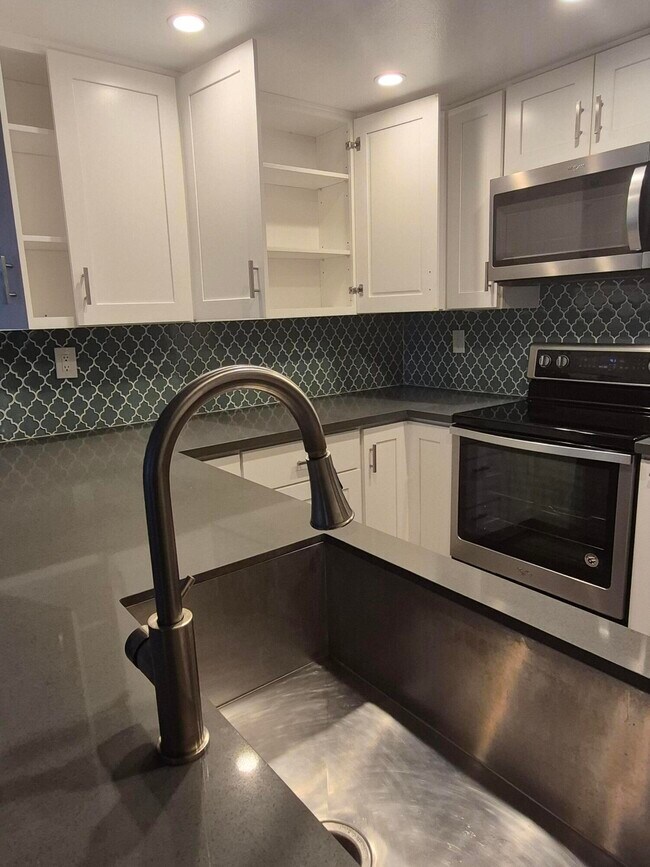 Foto del edificio - 600 W 9th St