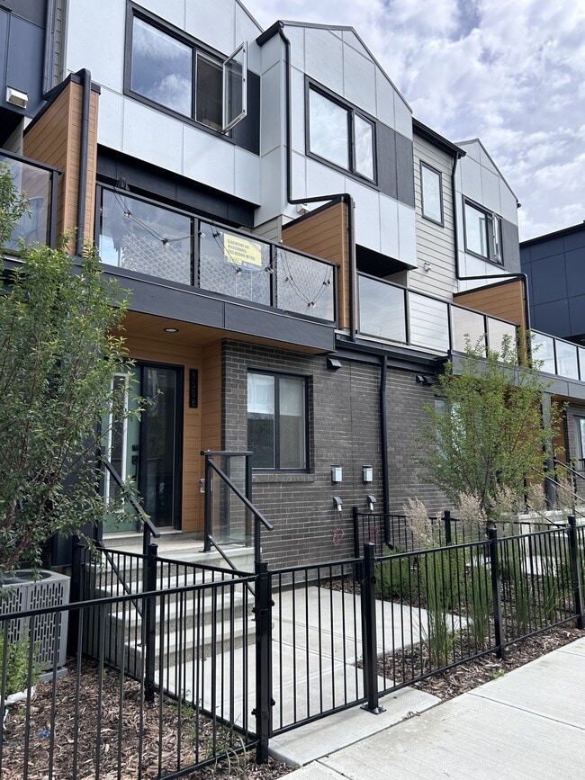 Building Photo - 8508-8519 19 Ave SE