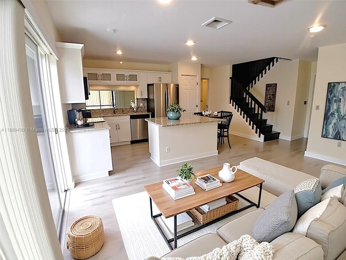 Foto principal - 9944 NW 2nd Ct