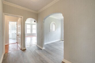 Building Photo - 2840 S Moreland Blvd