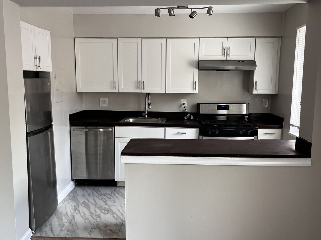 Foto principal - Affordable 2-Bedroom Apartment in Southwes...