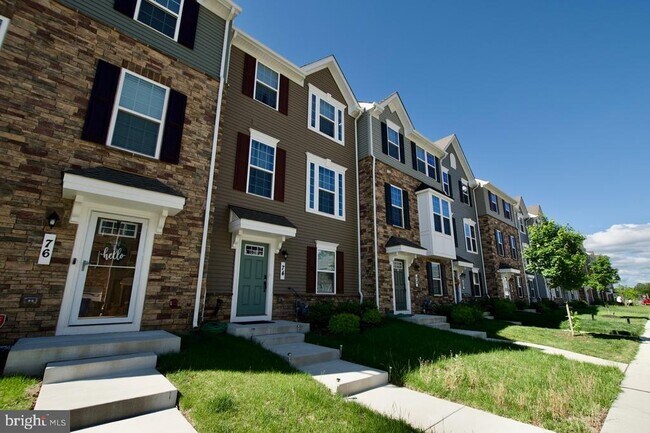 Foto del edificio - 74 Caswell Dr