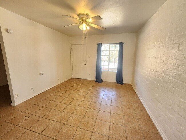Foto del edificio - 7153 Elm Ave