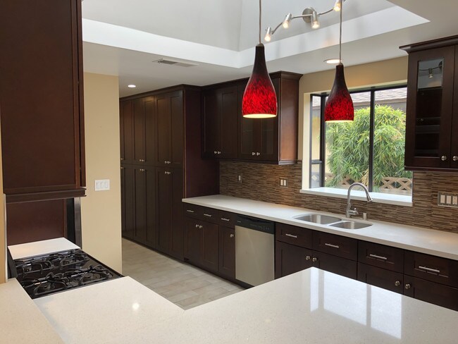 Foto del edificio - 6320 E 5th St
