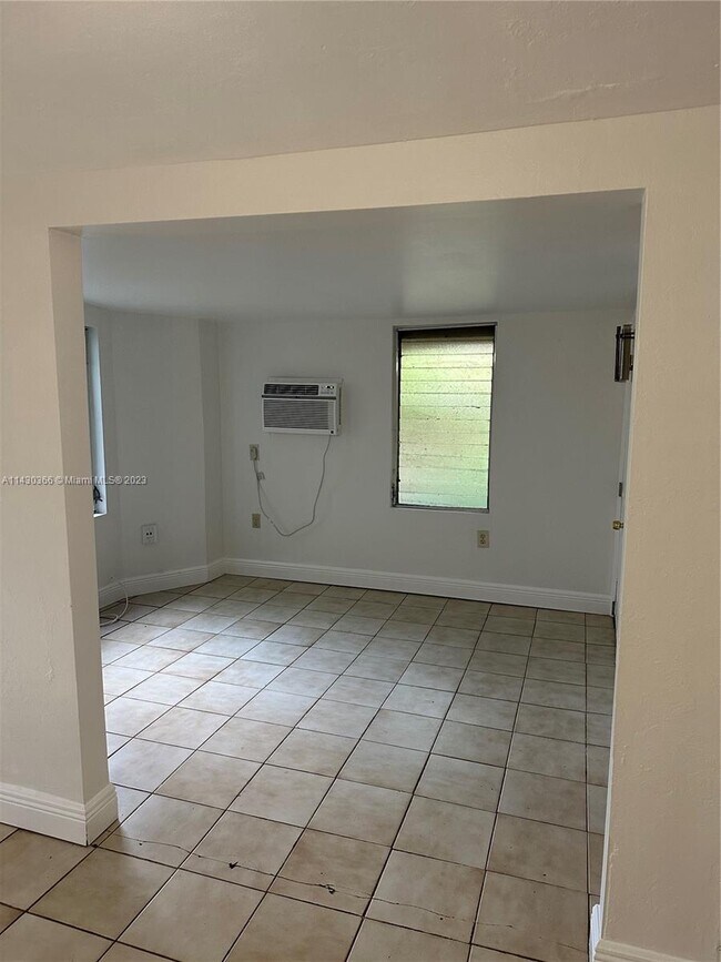 Building Photo - 2430 SW 25th Terrace