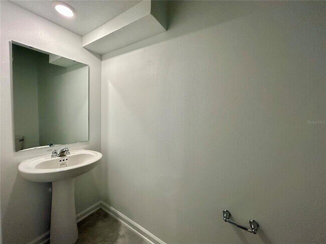 Building Photo - 2943 Savoir