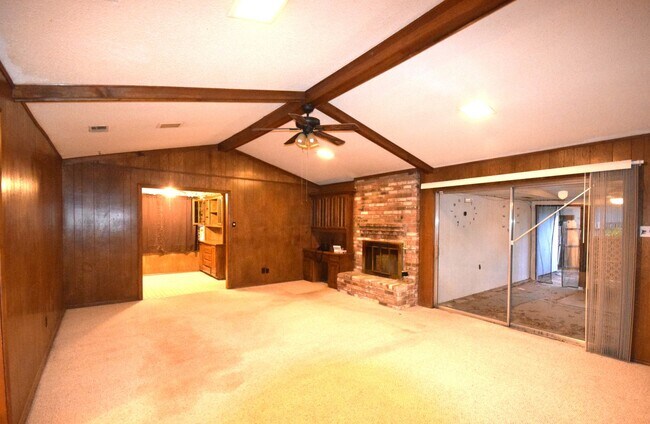 Foto del edificio - 1045 Briarwood Ln