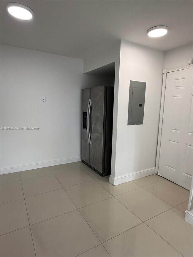 Building Photo - 603 SW 11th Ave