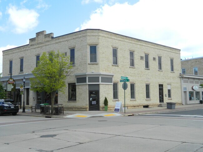 Casa de la Ópera - 1831 Parmenter St