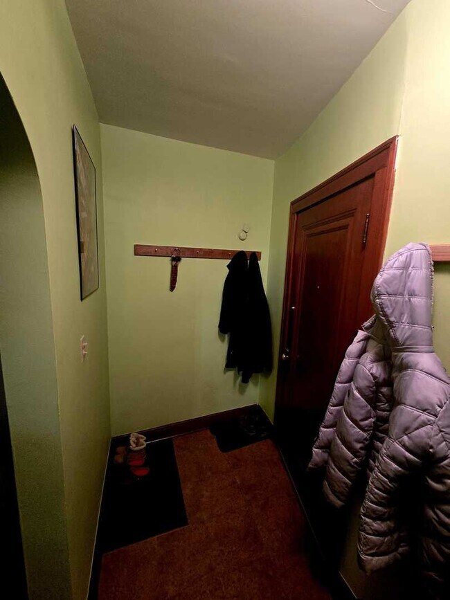 Building Photo - 1014 E Prairie Ave