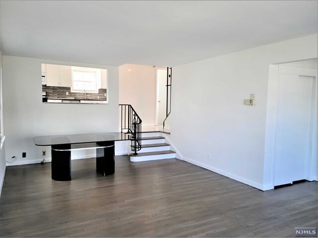 Building Photo - 28 Dillingham Place