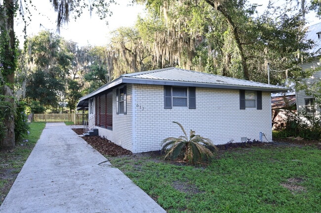 Building Photo - 617 Crill Ave