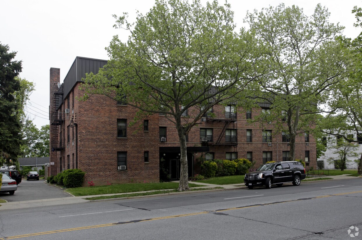 Primary Photo - Ellard House Of Great Neck