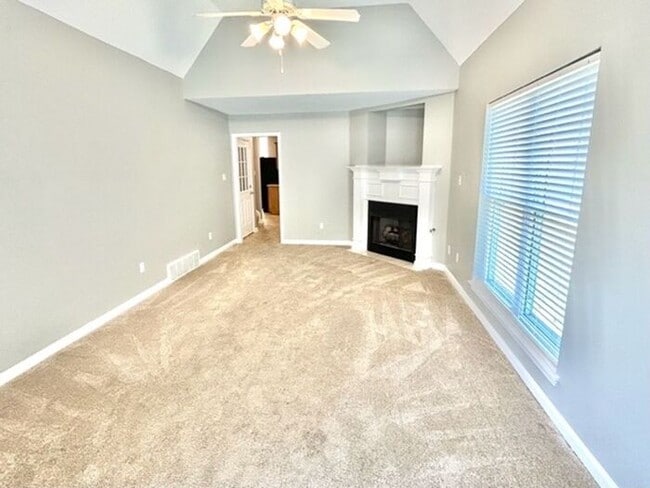 Building Photo - Now Leasing A 3 Bedroom 2 Bath Home In Cor...