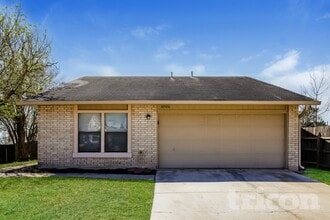 Building Photo - 10526 Kinderhook Dr