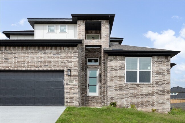Building Photo - 1121 Whistler St