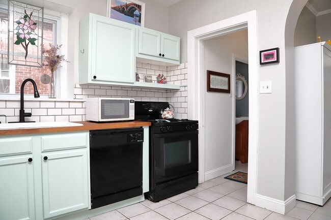 Foto del edificio - Adorable 5 Bed Single Family Home Near Uptown