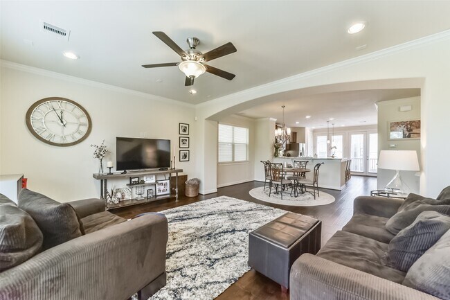 Foto del edificio - 1517 Miles Oaks Pl