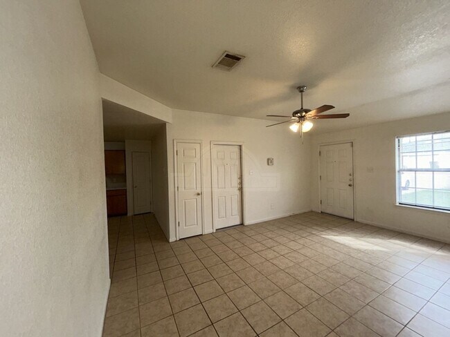Building Photo - 105 Castellon Ct