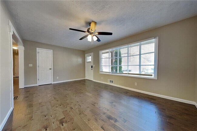 Foto del edificio - 4656 Lincoln Way SW