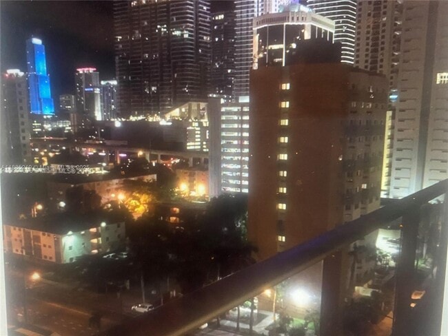 Foto del edificio - 1010 SW 2nd Ave