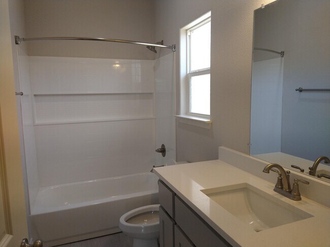 Building Photo - 1000 Wooded Hollow Ct