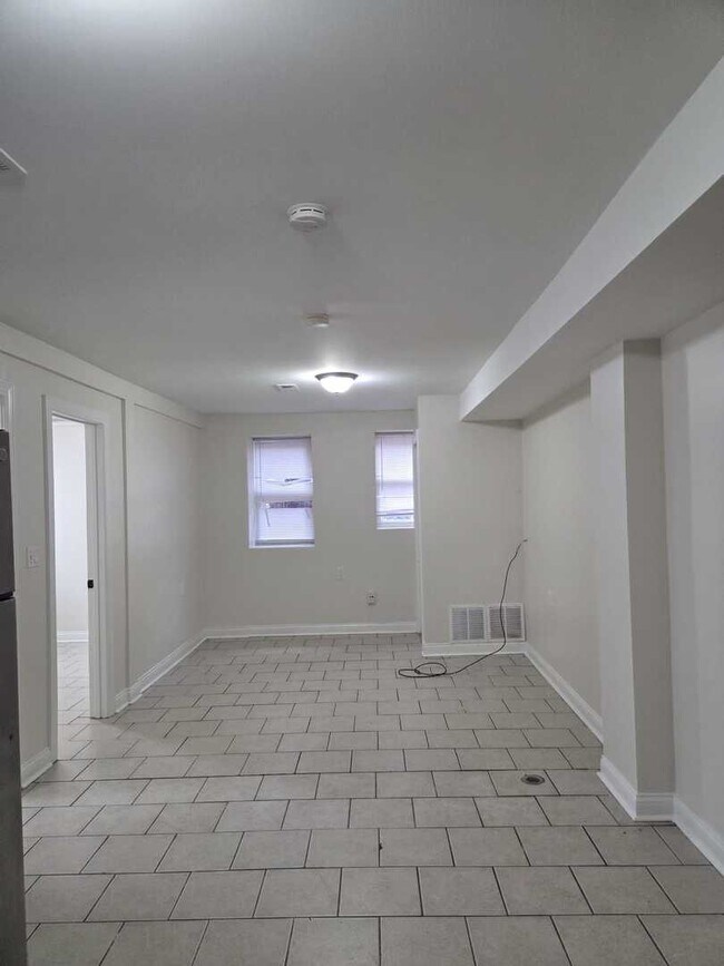 Foto del edificio - 2416 S Sawyer Ave