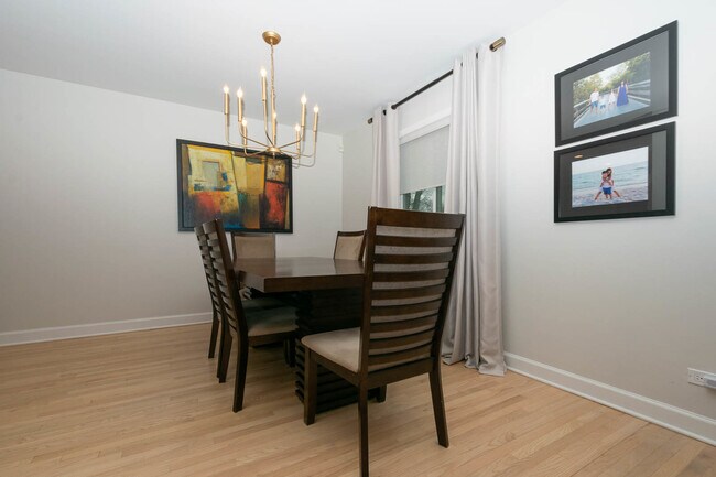 Foto del edificio - 533 Ambleside Rd