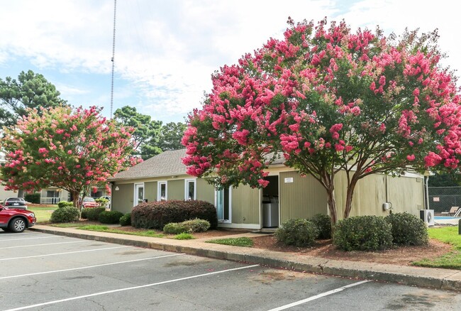 Building Photo - Meadowbrook and Brookridge Apartments