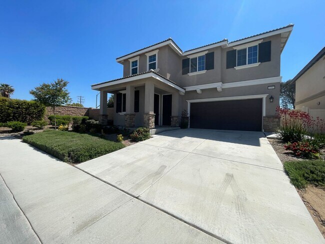Foto del edificio - 5-Bedroom Home, Including In-Law Suite, in...