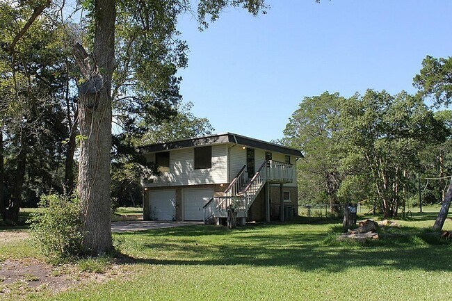 Foto del edificio - 1004 Farm to Market 646 Rd N
