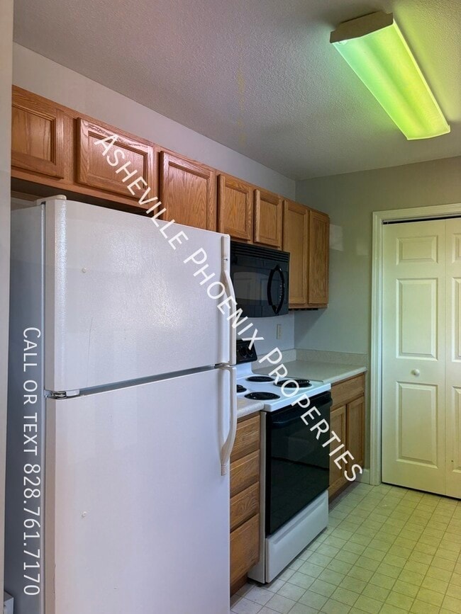 Building Photo - 306 Olde Covington Way