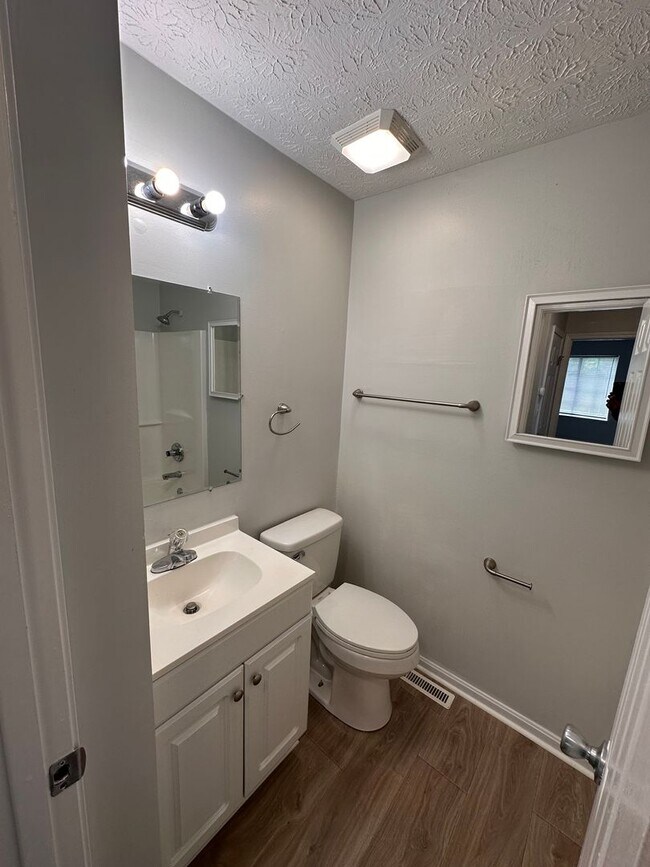 Foto del edificio - Beautiful 3 bed (Possibly 4 bed) with 2.5 baths Home located in Warren Township