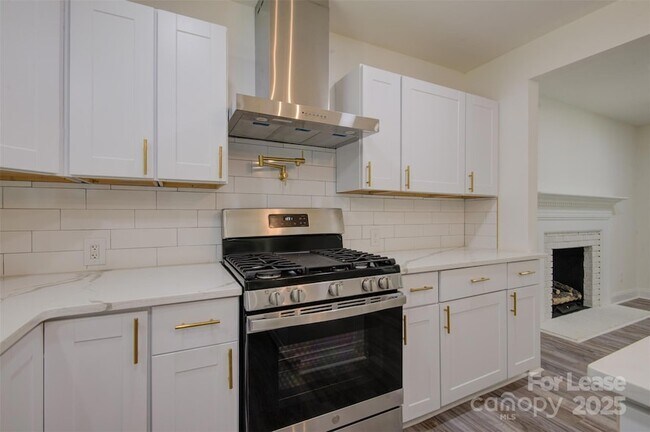 Foto del edificio - 3900 Rhodes Ave