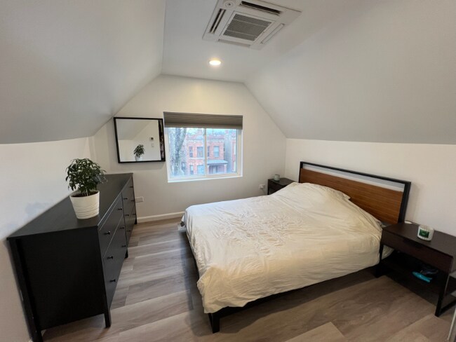 Foto del edificio - 3422 W Schubert Ave