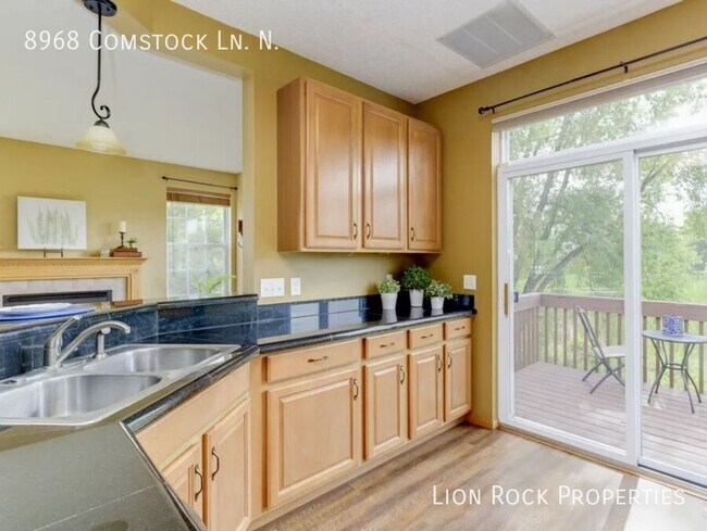 Foto del edificio - 8968 Comstock Ln N