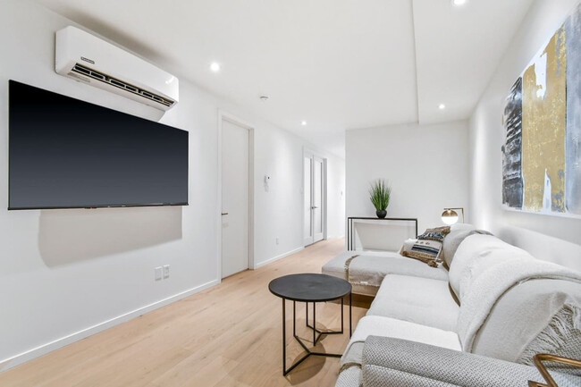 Building Photo - 1285 Rue Rachel E