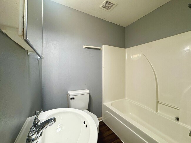 Foto del edificio - 1 Bedroom Upstairs apartment Just outside of Searcy