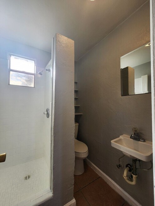 * HALF OFF 1ST MONTH'S RENT WITH 13 MONTH LEASE *
