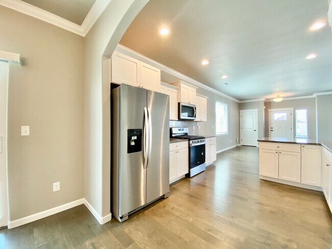 Foto del edificio - Stunning Home in West Valley