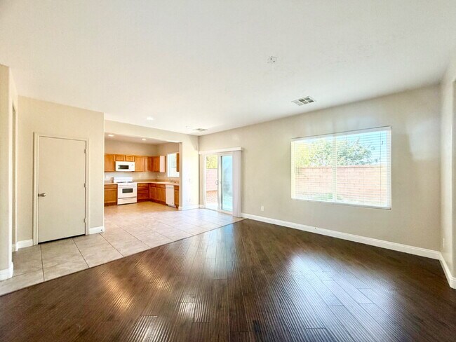 Foto del edificio - SPACIOUS 3 BEDROOM + LOFT | SILVERSTONE RANCH | GILCREASE ORCHARD VIEWS