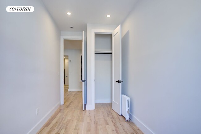 Building Photo - 206 W 96th St